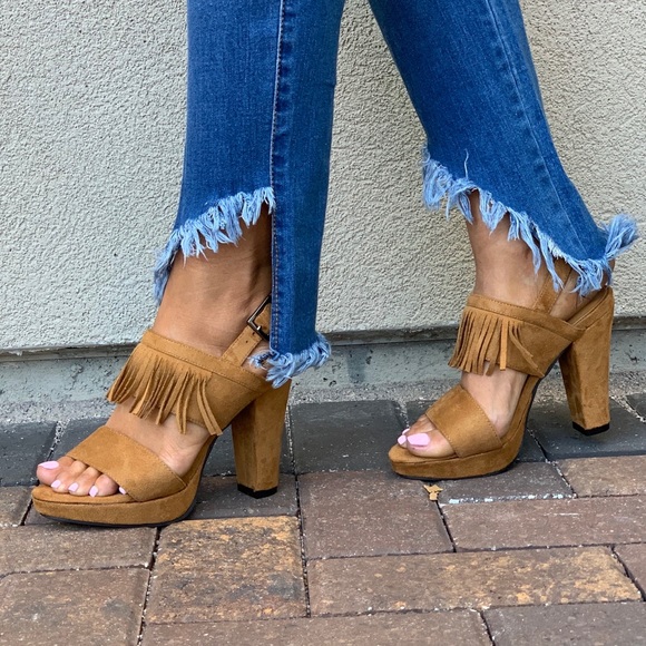 NIB Tan Chic Fringe High Heel Platform Sandal - Picture 2 of 6